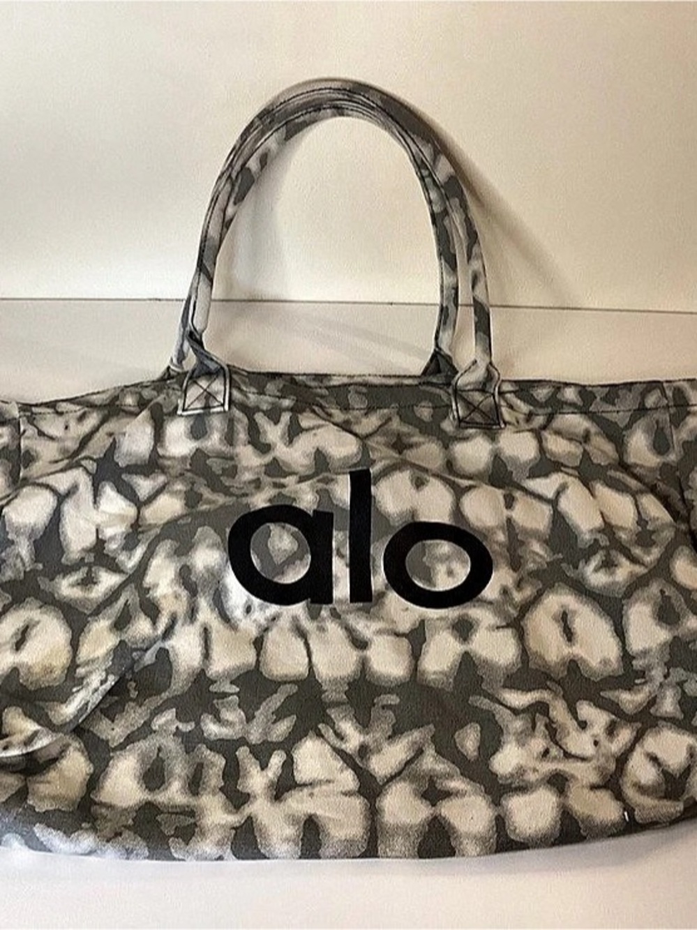 Alo yoga large gray tie dye tote gym bag